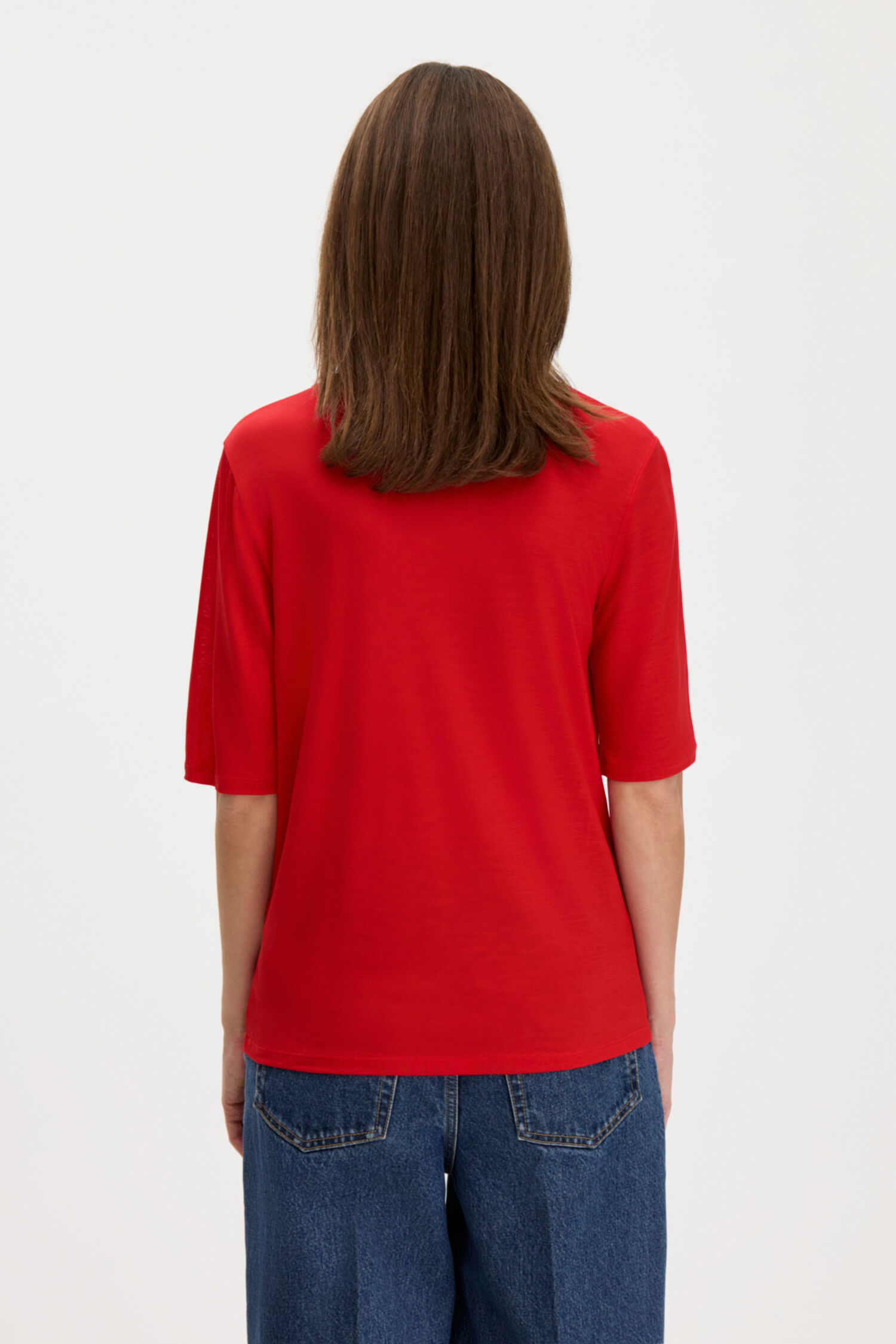 Elena Tee