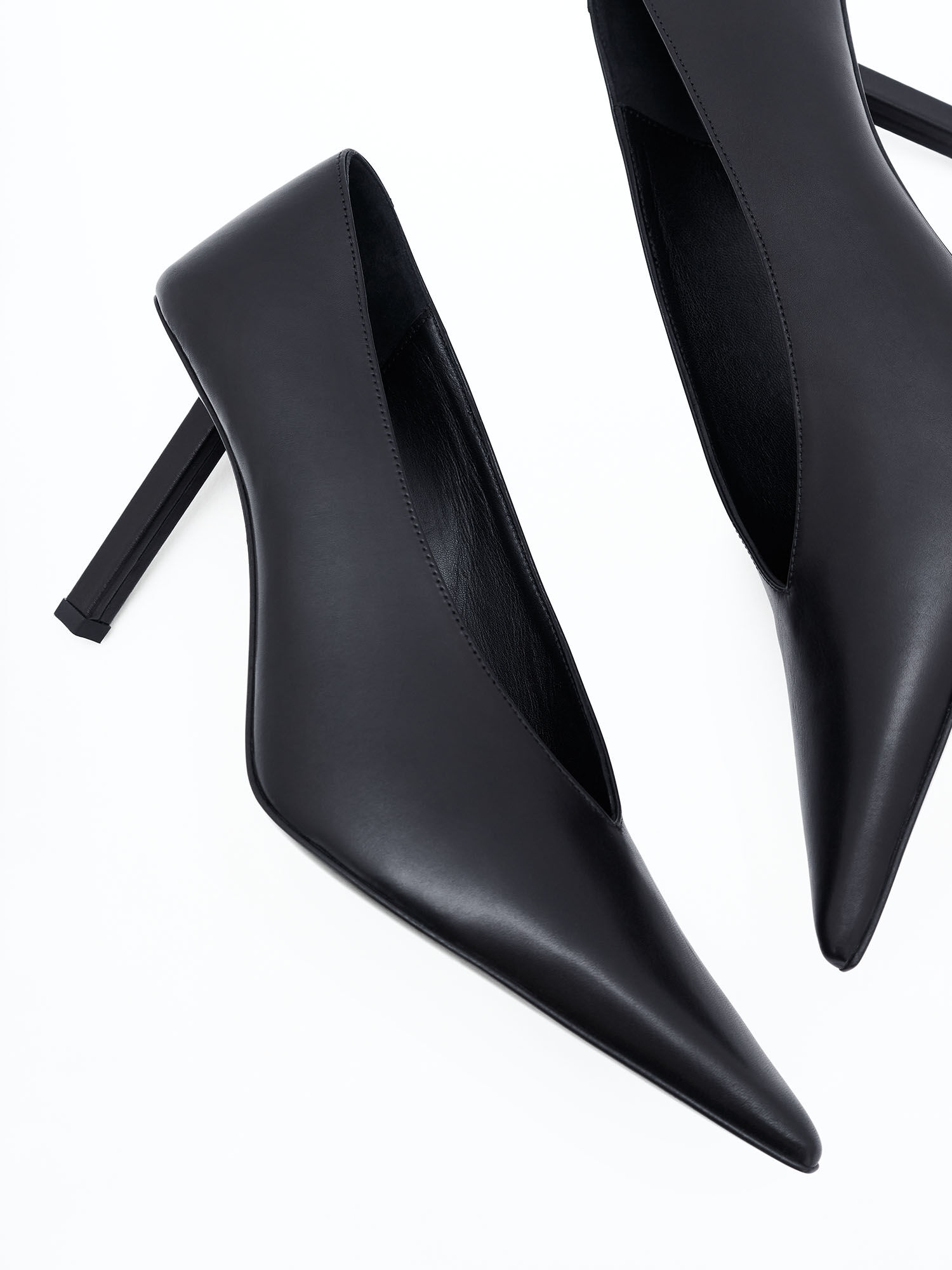 Pointy High Pumps