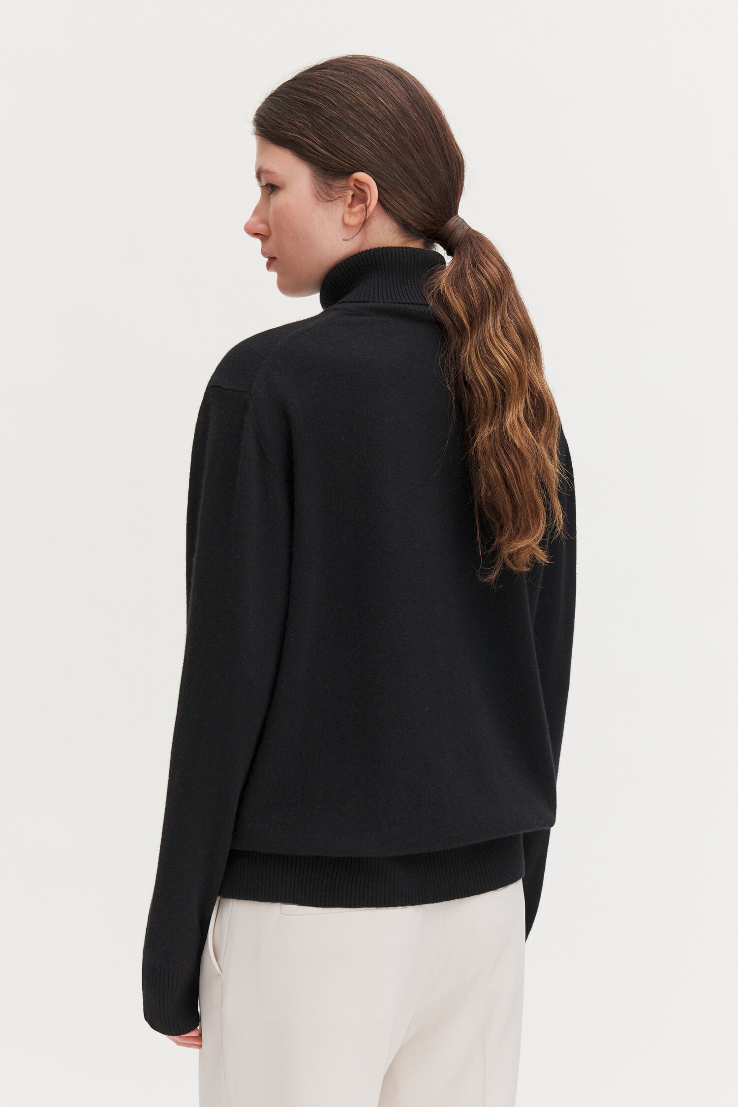 Classic Cashmere Turtleneck Sweater