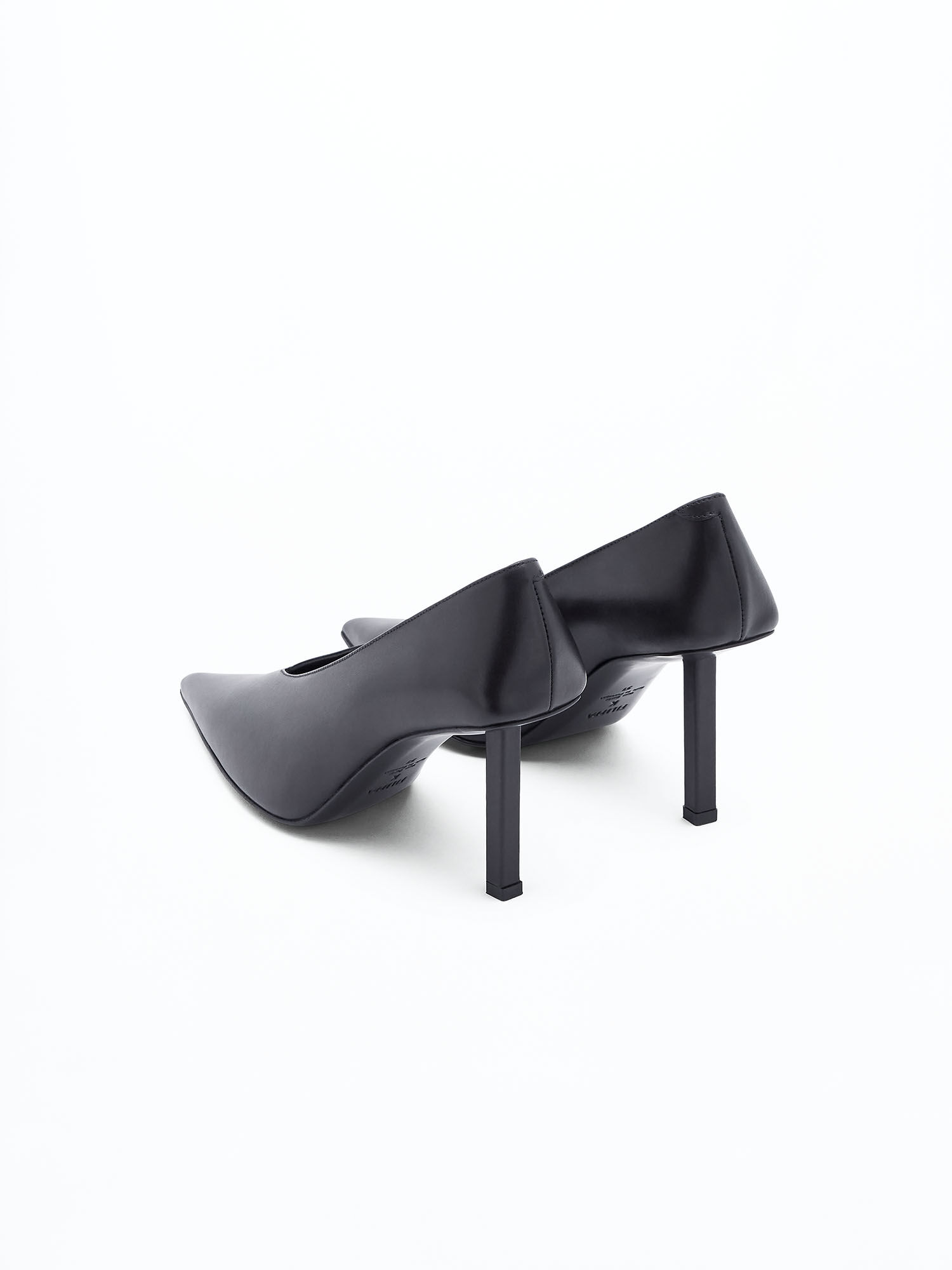 Pointy High Pumps